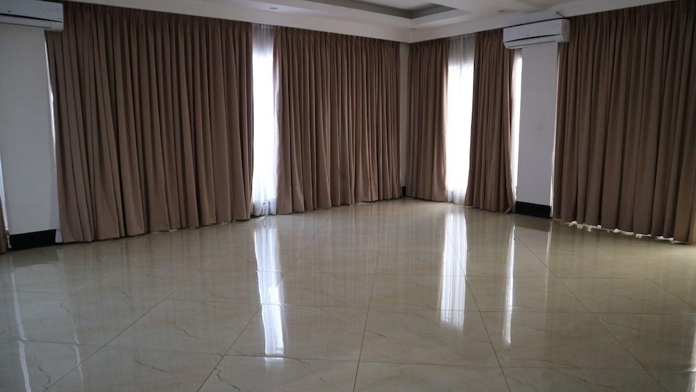 Doniti Suites And Events Place Mandaluyong Luaran gambar